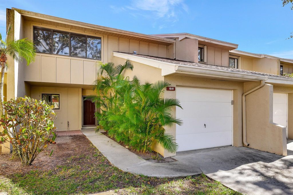 Photo of 1641 SW Crossing Circle, Palm City, FL 34990 (MLS # R10941891)