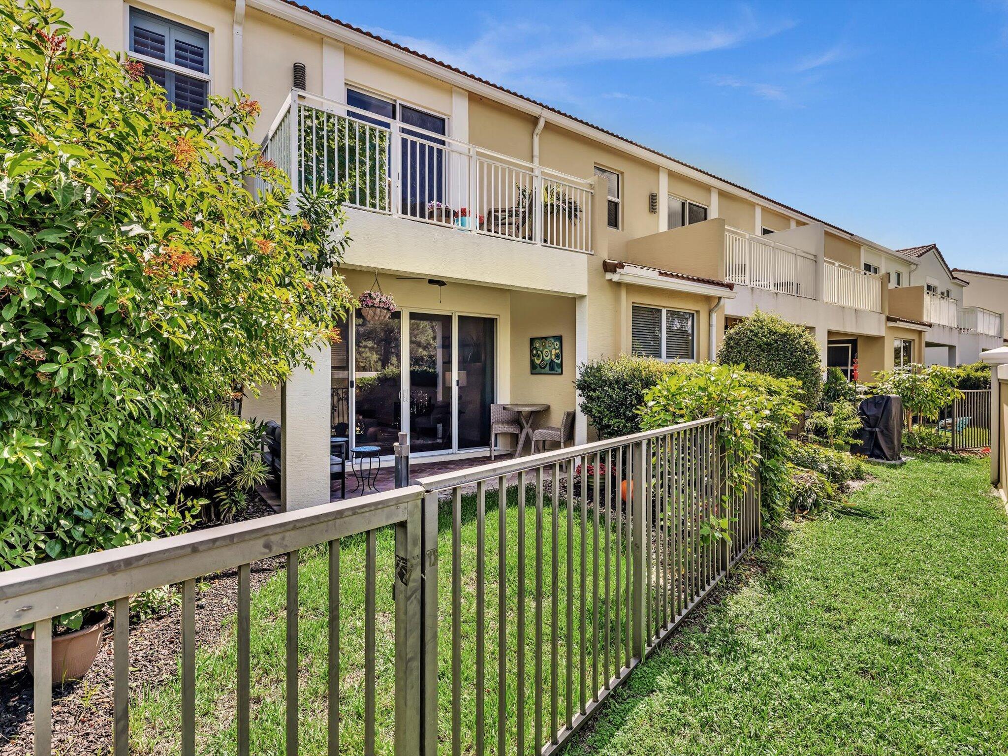 BLUE LAKE TOWNHOMES - Residential Lease
