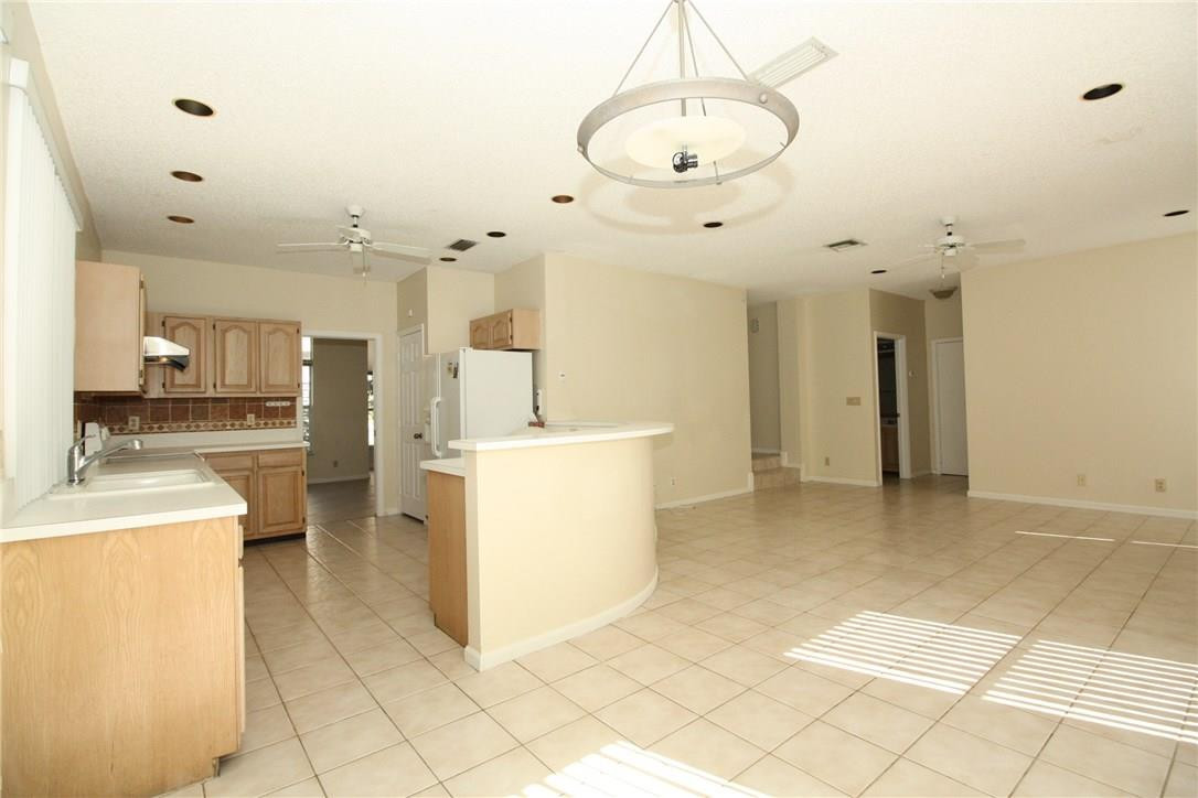 EMBASSY LAKES PH II - Residential Lease