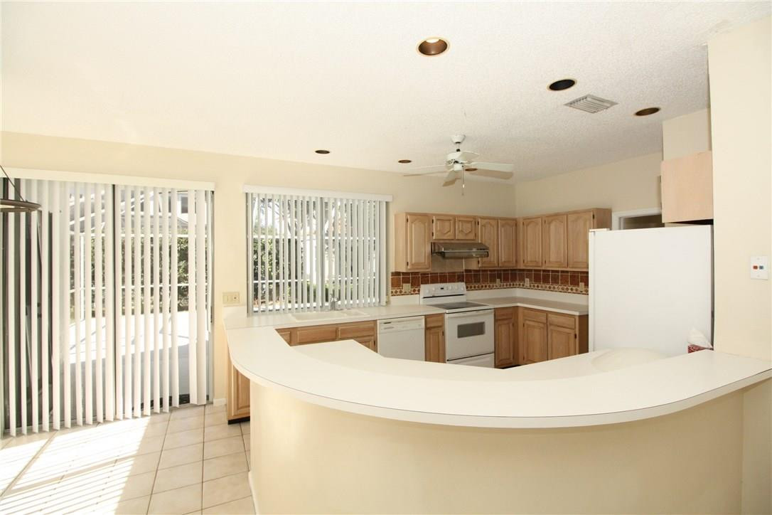 EMBASSY LAKES PH II - Residential Lease