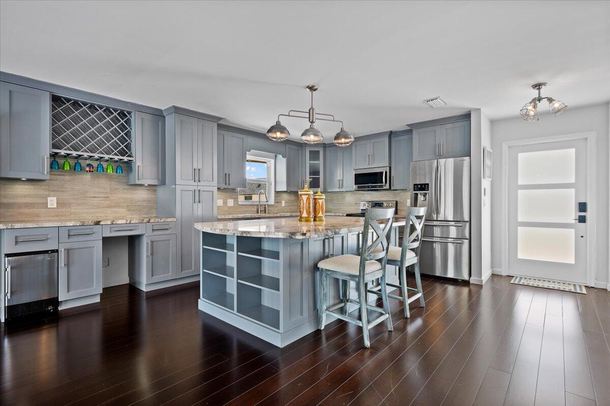 BARBICAN CONDO - Residential Lease
