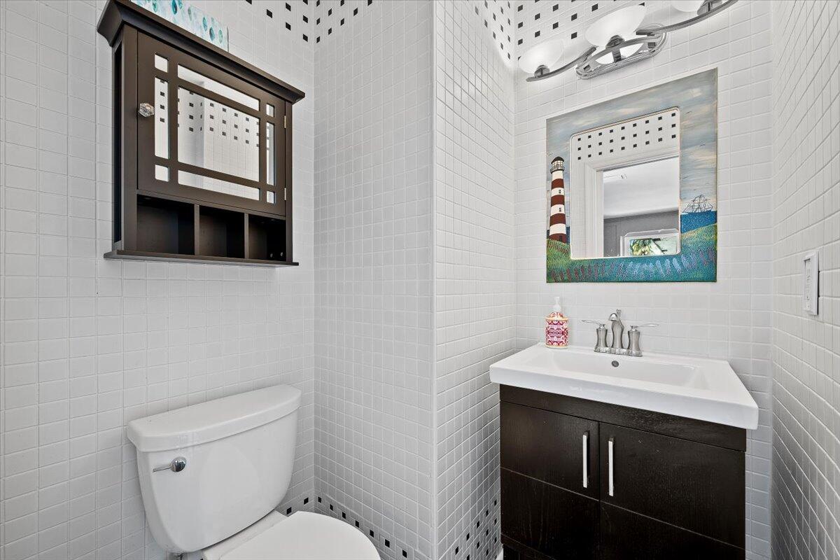 BARBICAN CONDO - Residential Lease