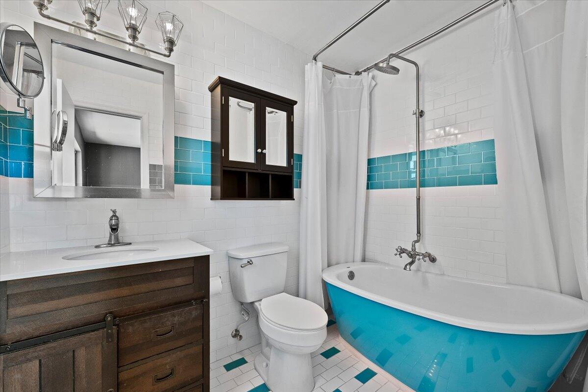 BARBICAN CONDO - Residential Lease