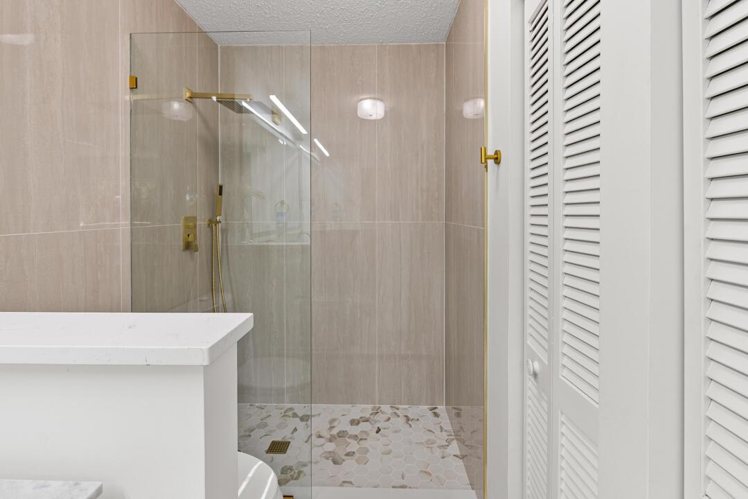 HOLLY CREEK - Residential