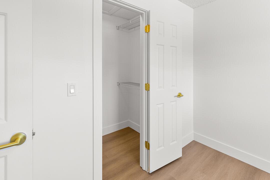 HOLLY CREEK - Residential