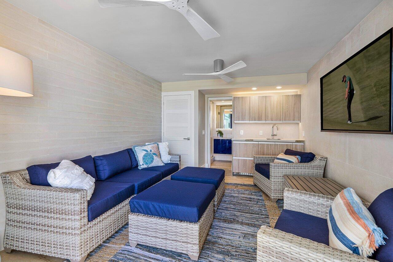 PALM BEACH HAMPTON CONDO - Residential