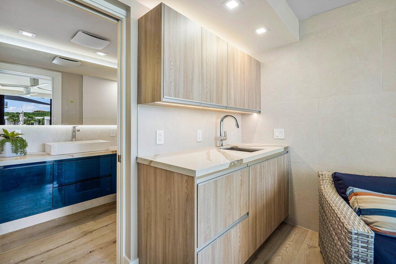 PALM BEACH HAMPTON CONDO - Residential