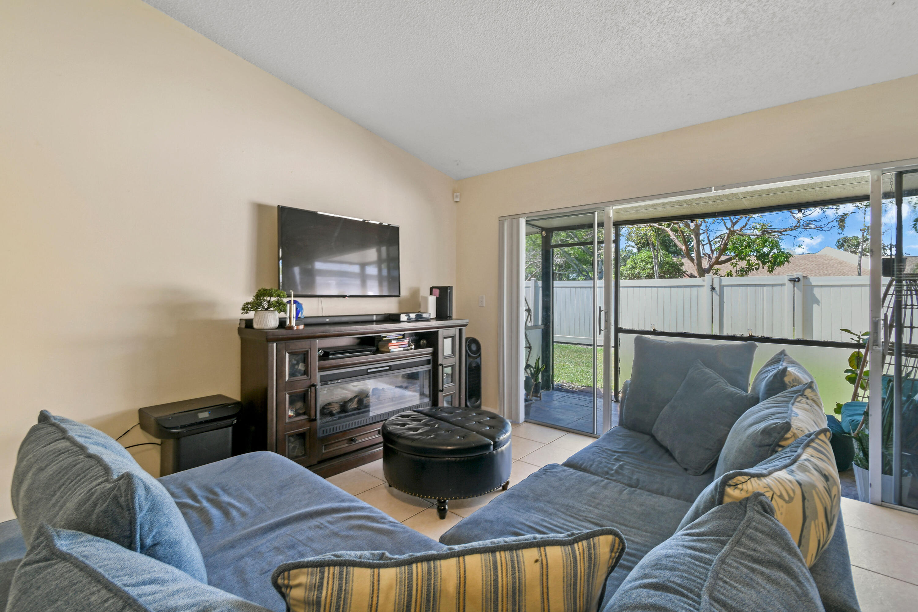 BOYNTON LAKES 1 - Residential