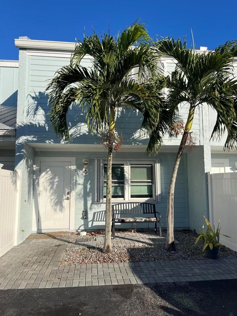 A home in Hutchinson Island