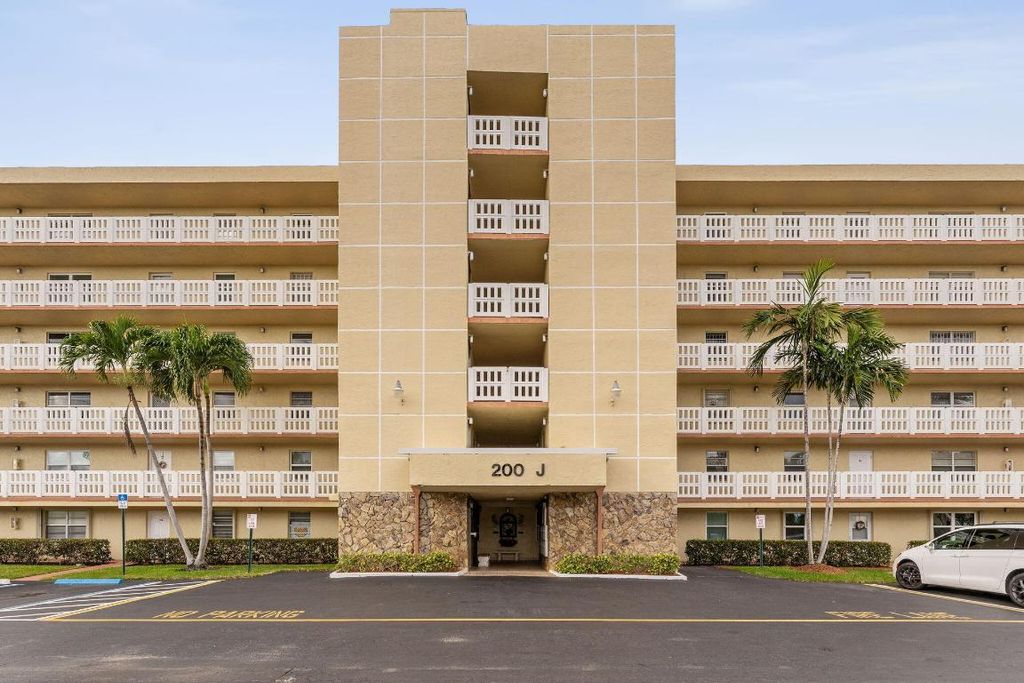 Photo of 200 SE 5th Avenue #406, Dania Beach, FL 33004 (MLS # R10949623)