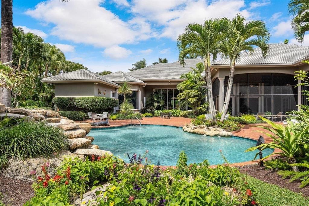 Photo of 37 Saint Thomas Drive, Palm Beach Gardens, FL 33418 (MLS # R10698813)