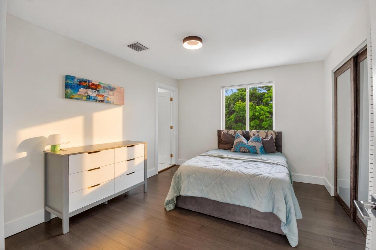 LAKE FLORESTA PARK - Residential