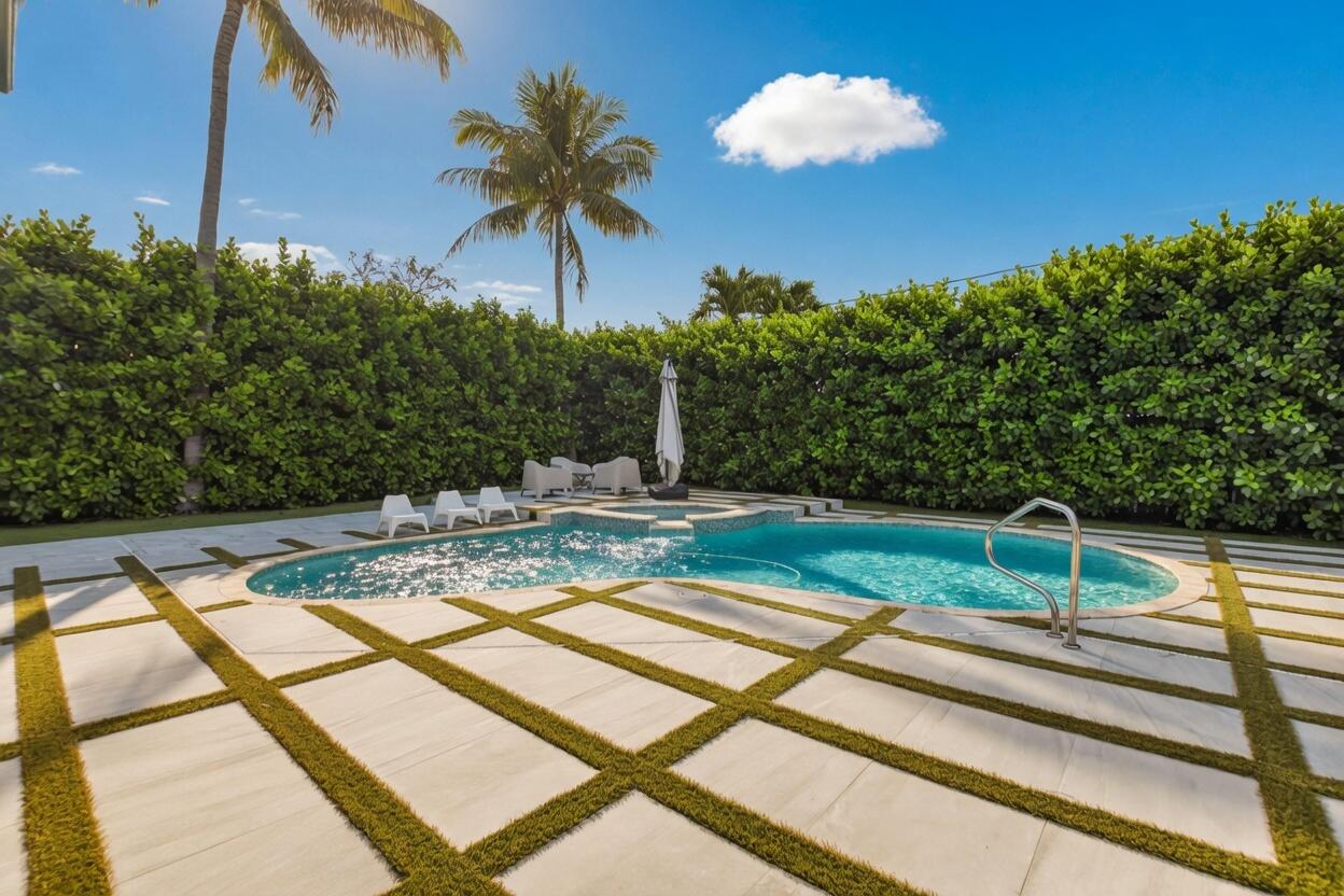 LAKE FLORESTA PARK - Residential