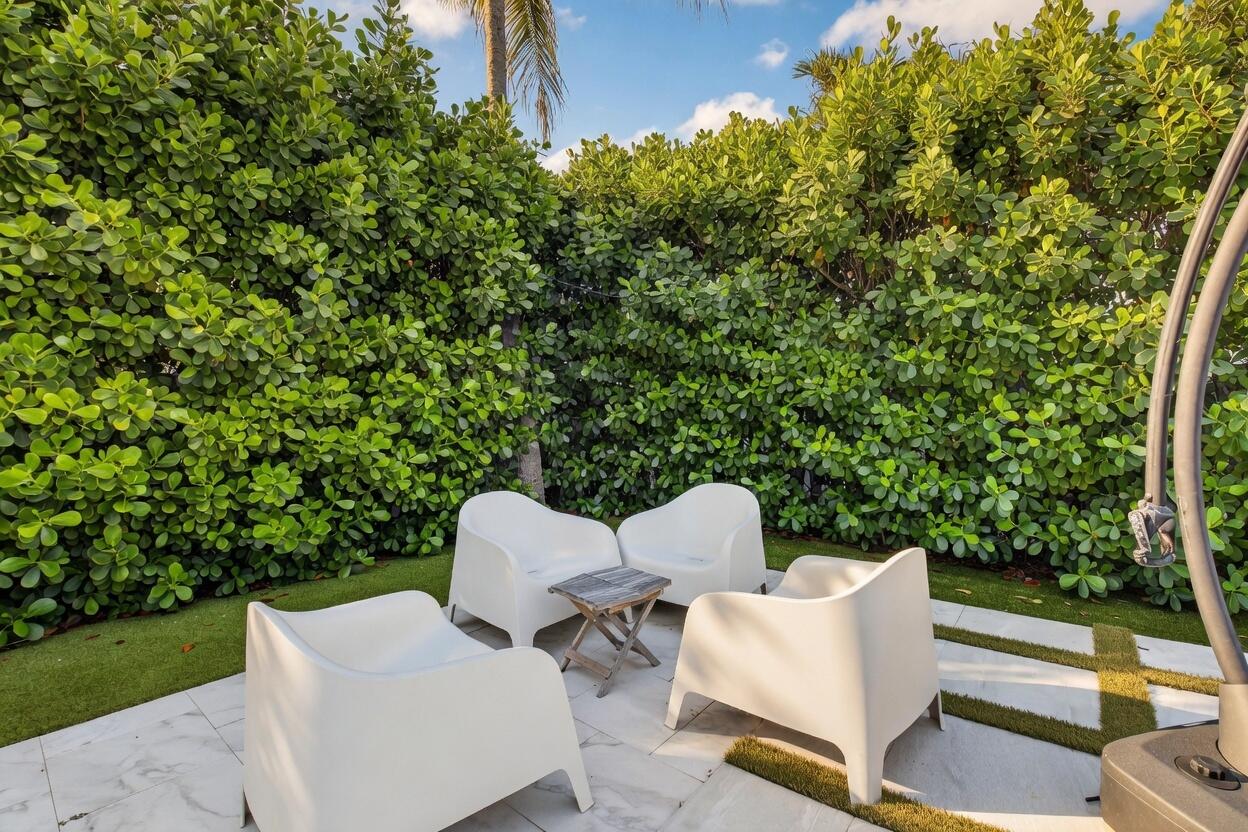 LAKE FLORESTA PARK - Residential