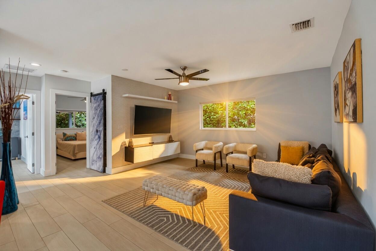 LAKE FLORESTA PARK - Residential