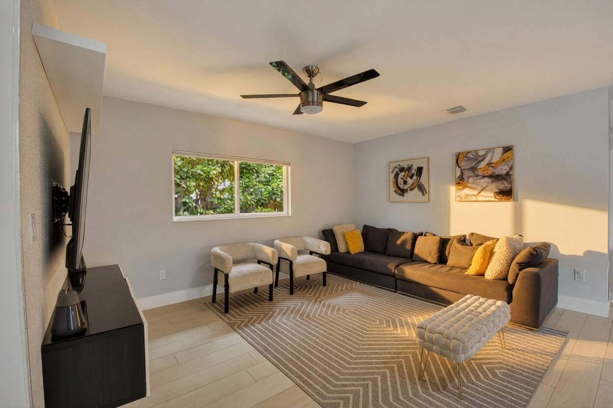 LAKE FLORESTA PARK - Residential