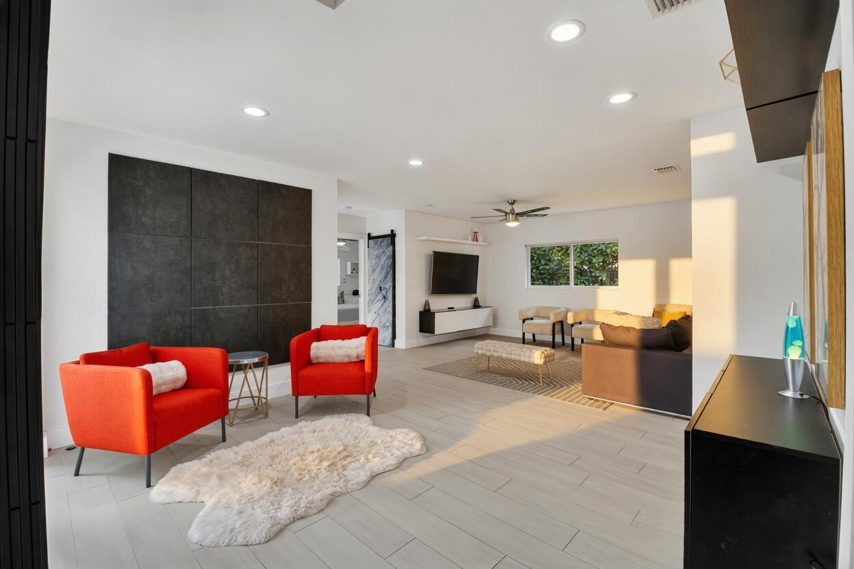 LAKE FLORESTA PARK - Residential