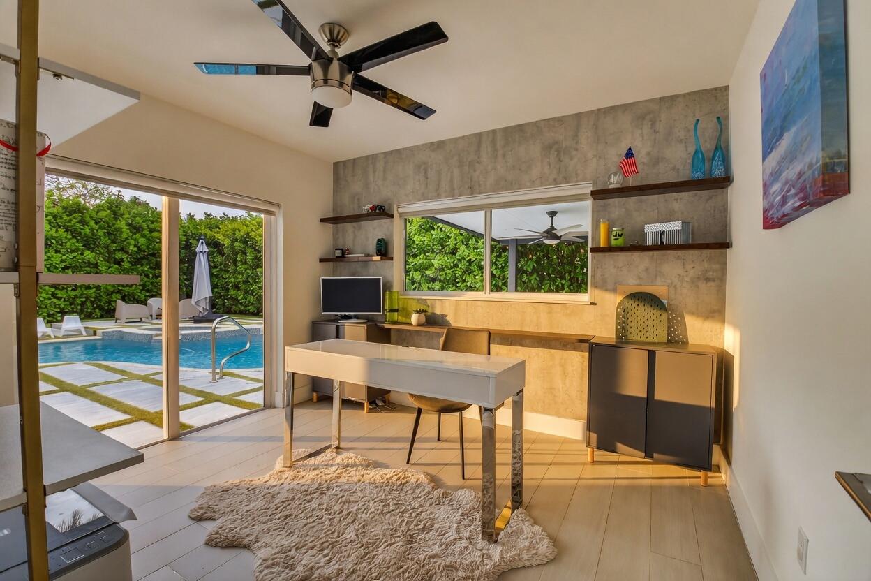 LAKE FLORESTA PARK - Residential