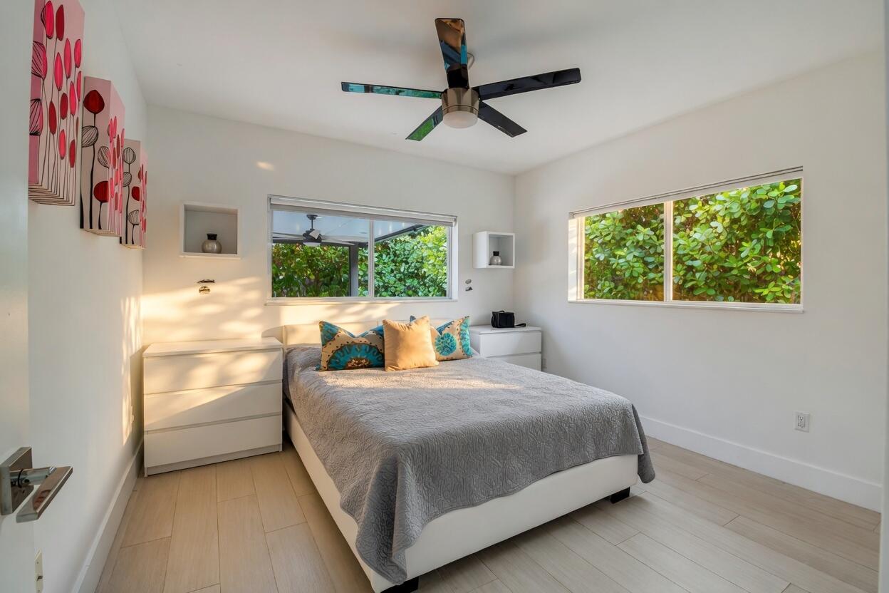 LAKE FLORESTA PARK - Residential