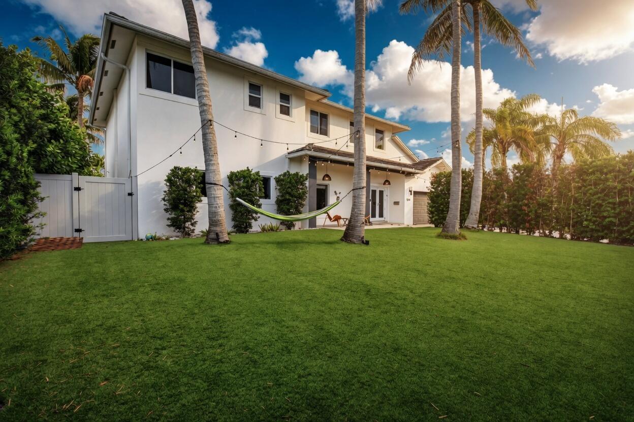 LAKE FLORESTA PARK - Residential