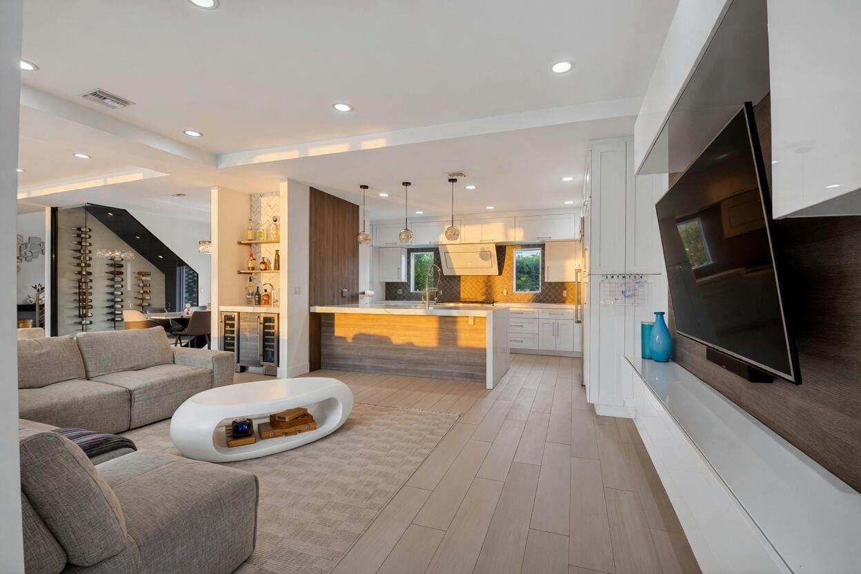 LAKE FLORESTA PARK - Residential