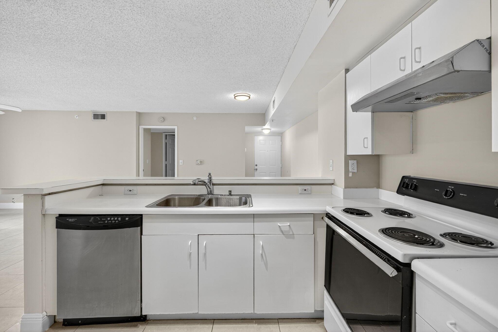 ROYAL GRAND CONDO - Residential