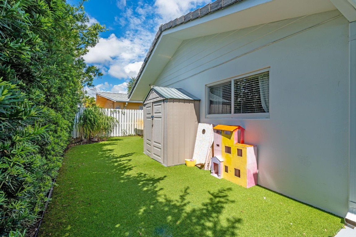 CORAL RIDGE ISLES - Residential