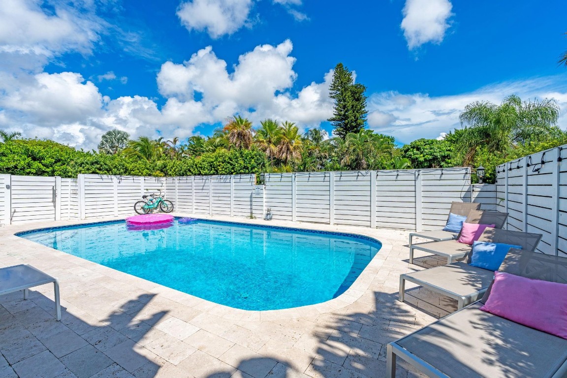 CORAL RIDGE ISLES - Residential