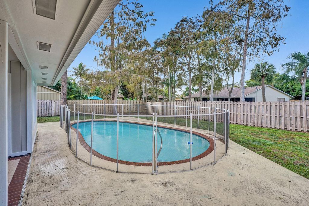 Photo of 14349 Horseshoe Trce, Wellington, FL 33414 (MLS # R11113346)