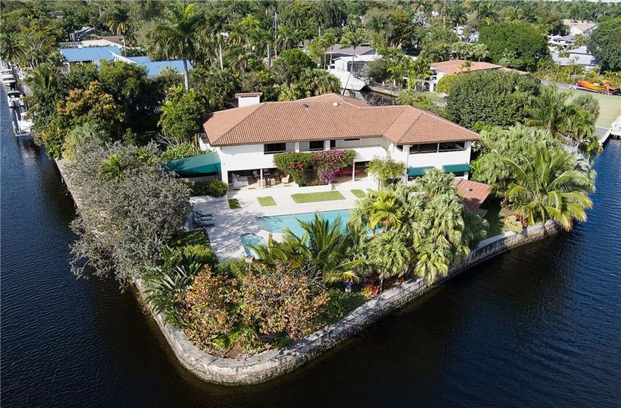 SERENE FORT LAUDERDALE ESTATE ON ALMOST AN ACRE OF DEEPWATER WITH 540 FEET OF WATER FRONTAGE. THIS IS A VERY RARE OPPORTUNITY TO OWN A PRIVATE, GATED WATER FRONT ESTATE ALONG THE SOUTH FORK OF THE NEW RIVER.  THE PROPERTY LOOKS OUT TO THE SECRET WOODS NATURE PRESERVE ENSURING MAXIMUM PRIVACY FOREVER.  6 BEDROOMS, 6 1/2 BATHROOMS RECENTLY RENOVATED AND 7700 SQ FEET OF LIVING AREA.  GOURMET KITCHEN W/ LARGE ISLAND AND HIGH END APPLIANCES; OVERSIZED LIVING ROOM AND FAMILY ROOM BOTH W/ BEAUTIFUL GARDEN AND WATER VIEWS; LARGE MASTER BEDROOM W/ PRIVATE TERRACE AND GORGEOUS BATHROOM; 4 BEDROOMS EN SUITE; 4 CAR GARAGE; 120 FEET NEWER DOCK ON WEST CANAL; STUNNING GREEN SPACE AND VISTAS.  ALL FURNITURE IN PICS INCLUDED WITH THE SALE. THIS IS SOUTH FLORIDA LIVING AT IT'S FINEST.