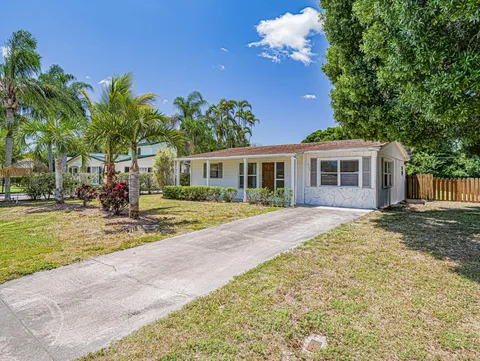 935 37th Avenue, Vero Beach, FL MLS: R11081638