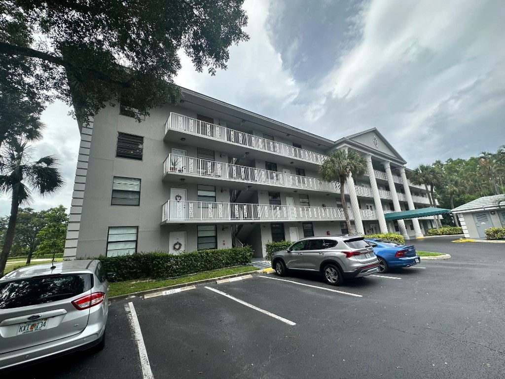 CONDO 4 OF WHITEHALL - Residential