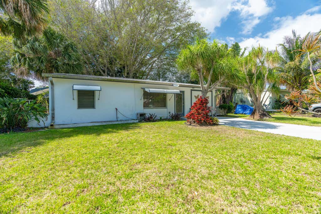 Photo of 2556 NE Letitia Street, Jensen Beach, FL 34957 (MLS # R10977412)
