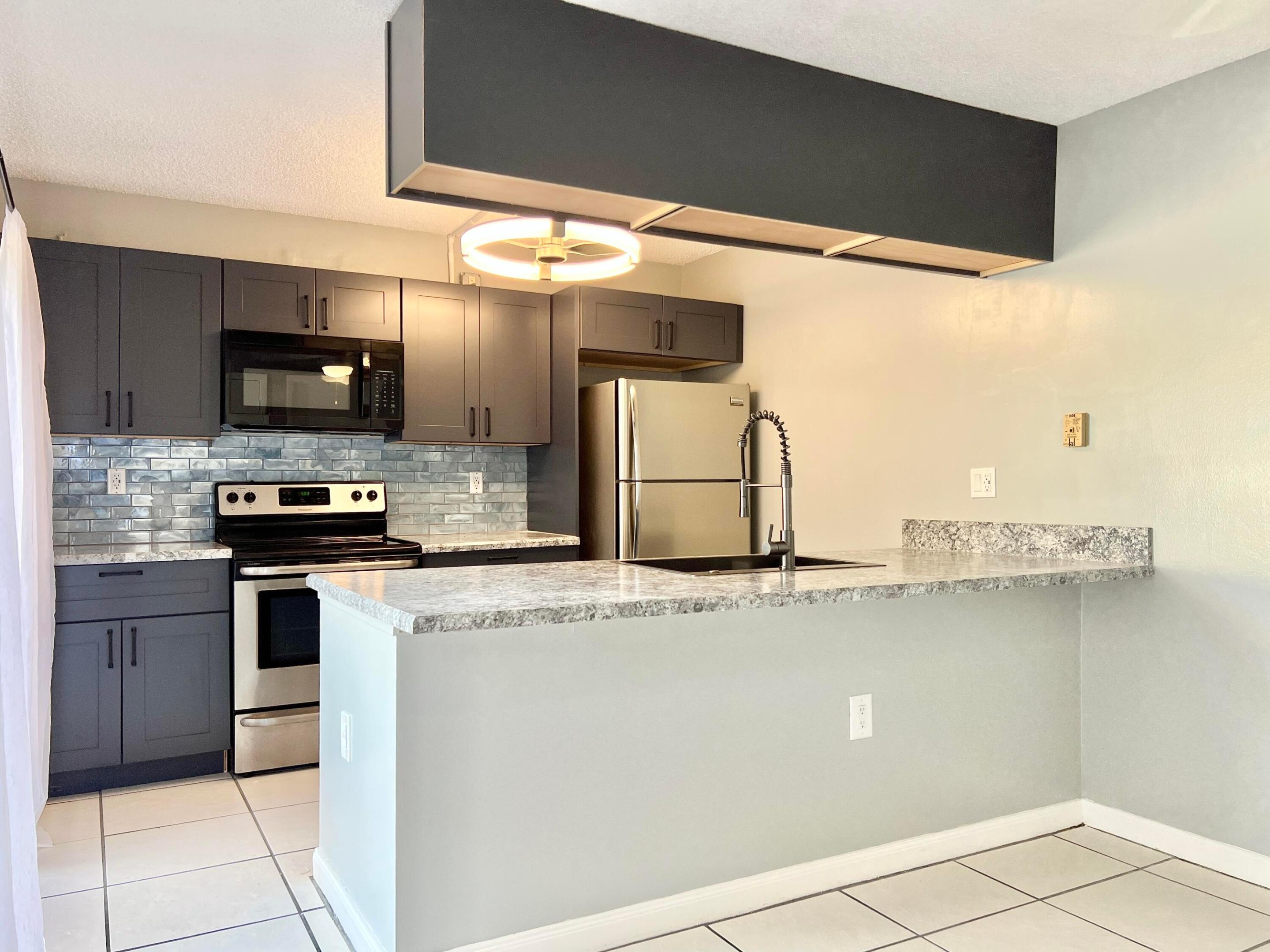 HERITAGE VILLAGE OF P B LAKES - Residential Lease