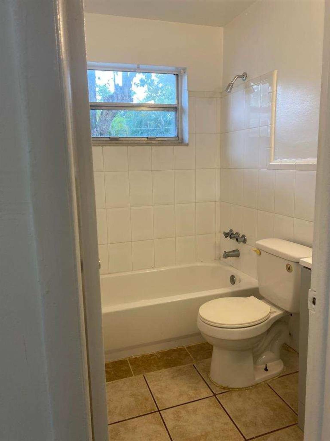 Lloyd Estates 25-47 B - Residential Lease