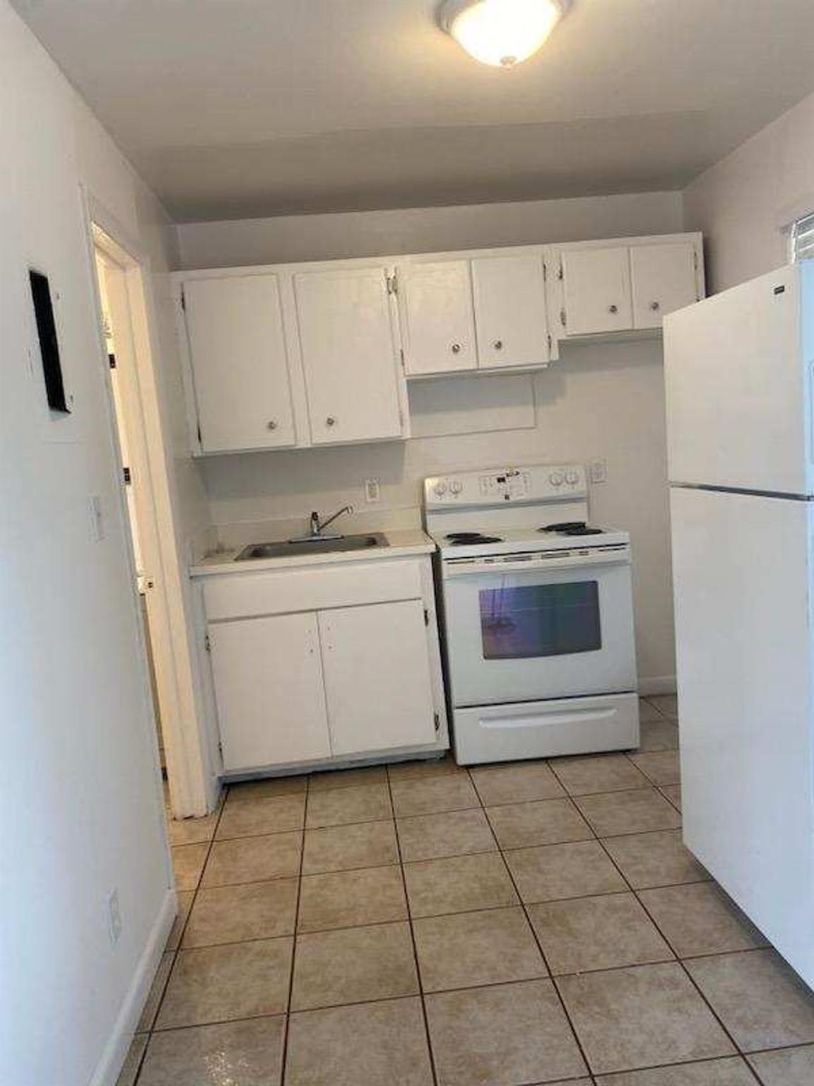 Lloyd Estates 25-47 B - Residential Lease