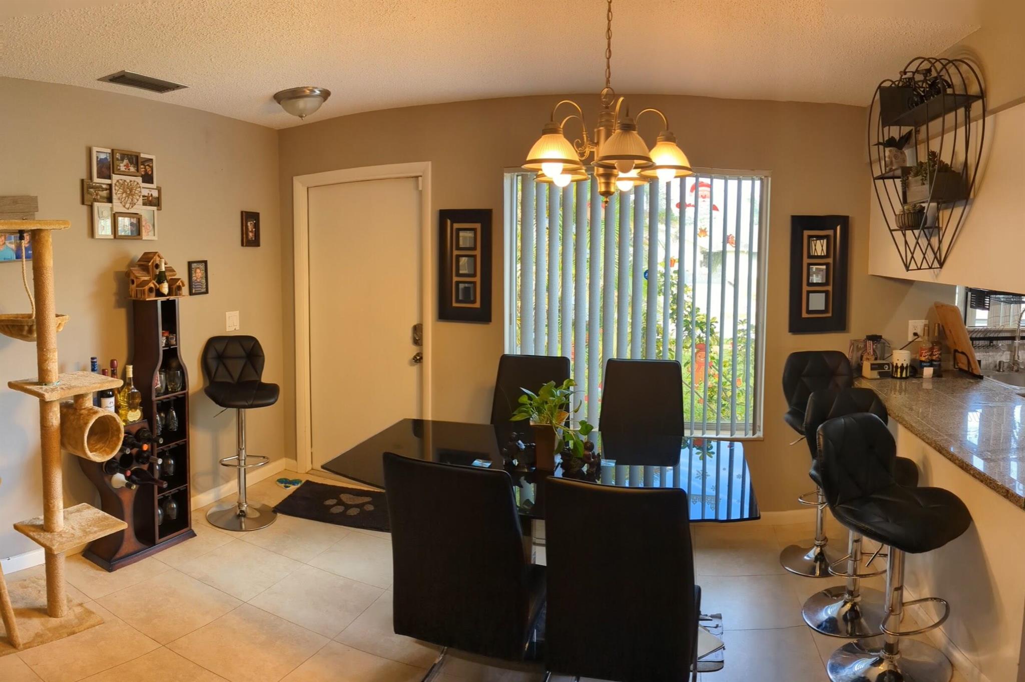 FOREST CONDO - Residential