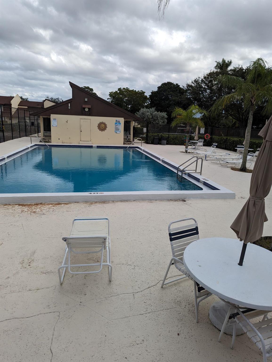 FOREST CONDO - Residential