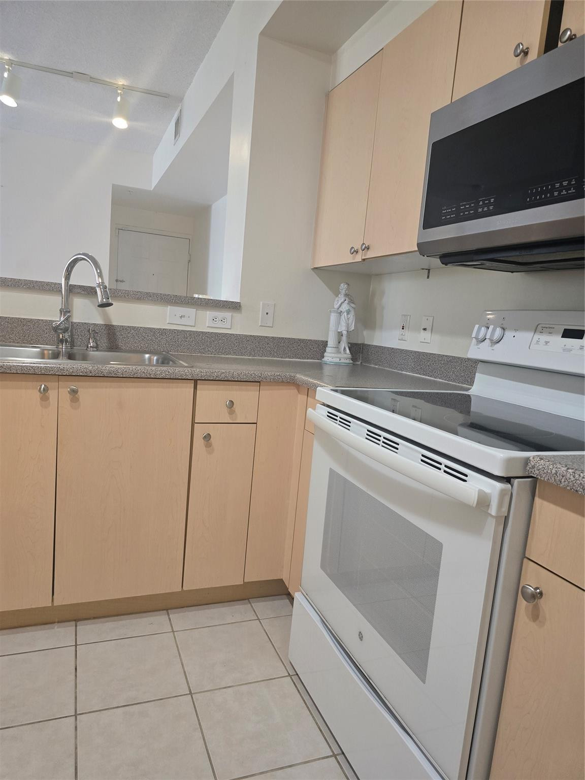 EL-AD NOB HILL CONDO - Residential Lease