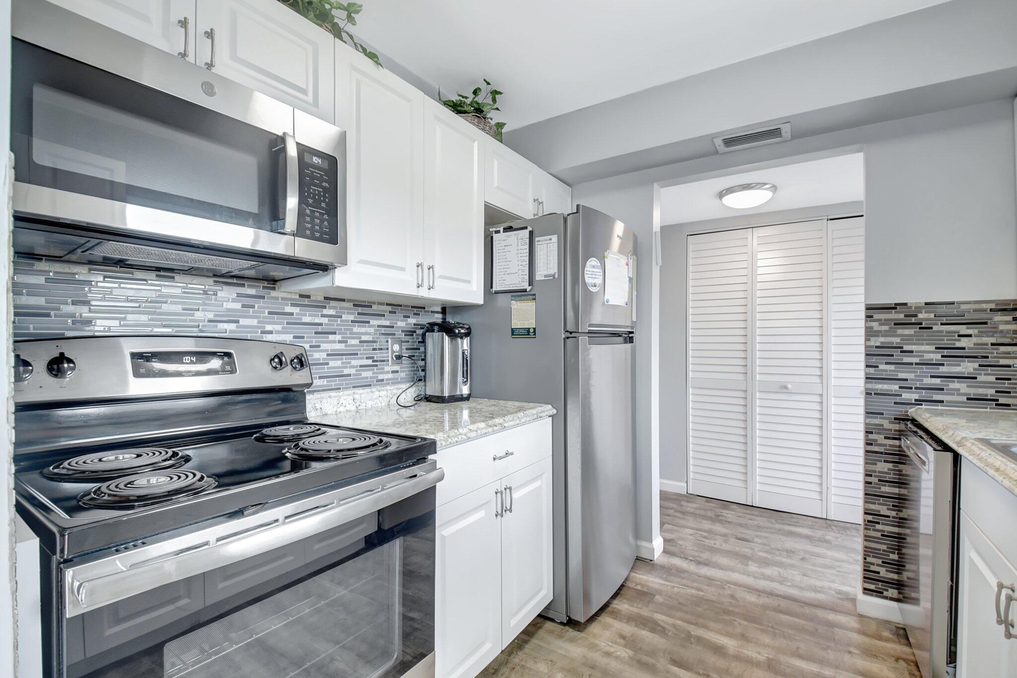 CENTURY VILLAGE - GOLFS E - Residential