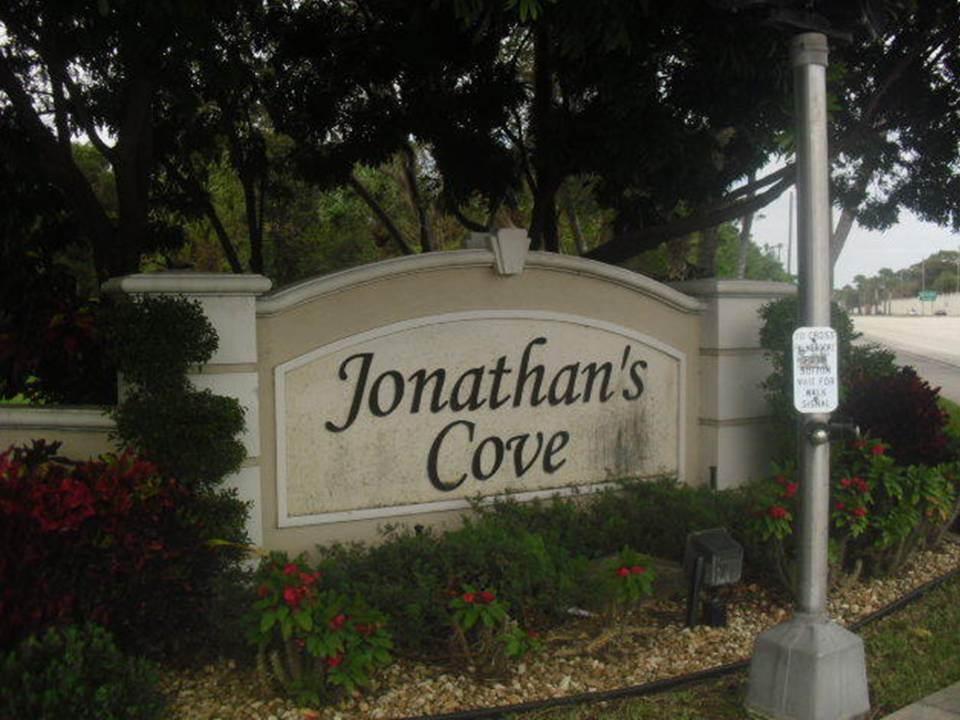 Photo of 4616 Palmbrooke Circle, West Palm Beach, FL 33417 (MLS # B26014681)
