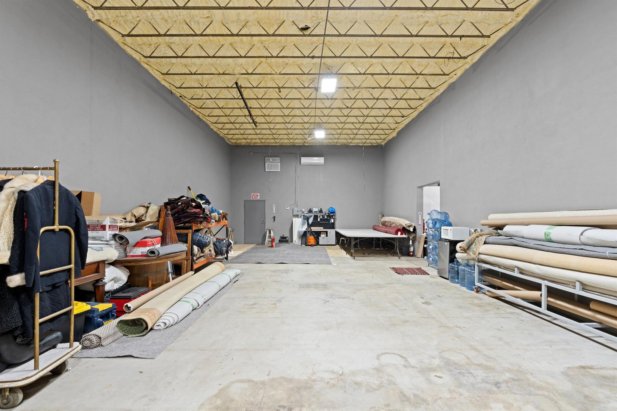 COLONIAL ESTS - Commercial Sale