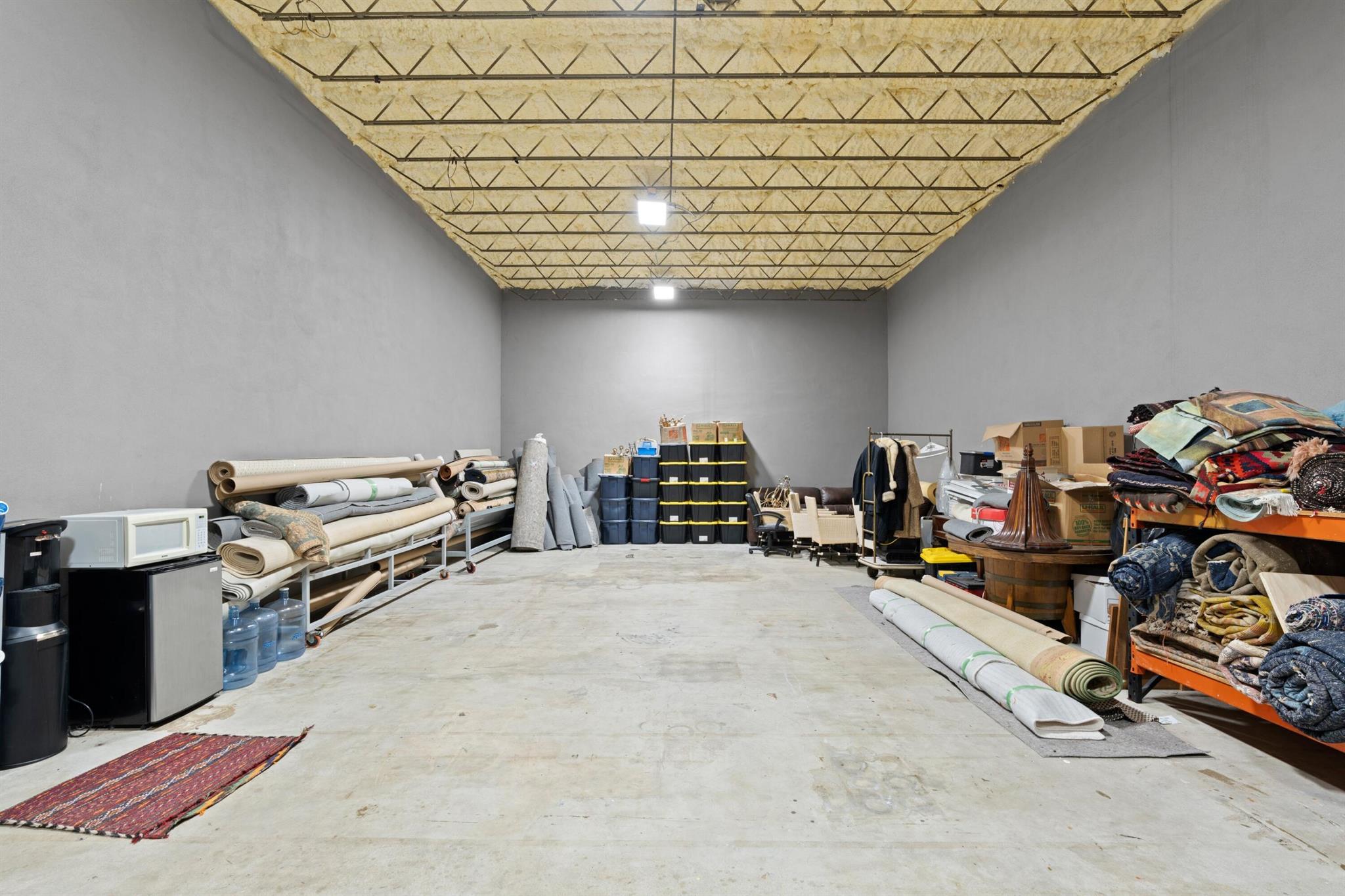 COLONIAL ESTS - Commercial Sale