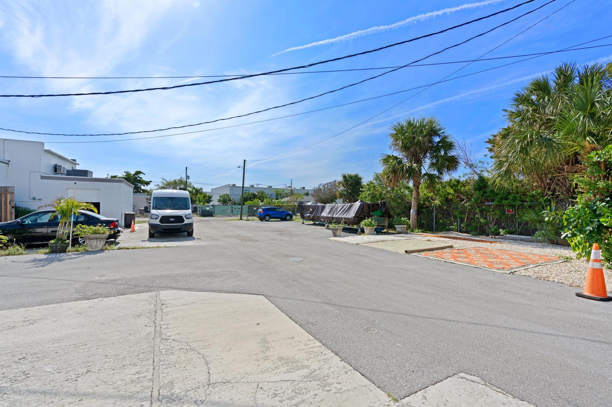 COLONIAL ESTS - Commercial Sale