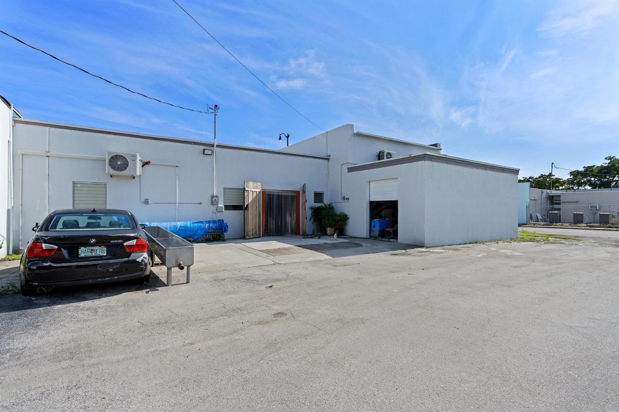 COLONIAL ESTS - Commercial Sale