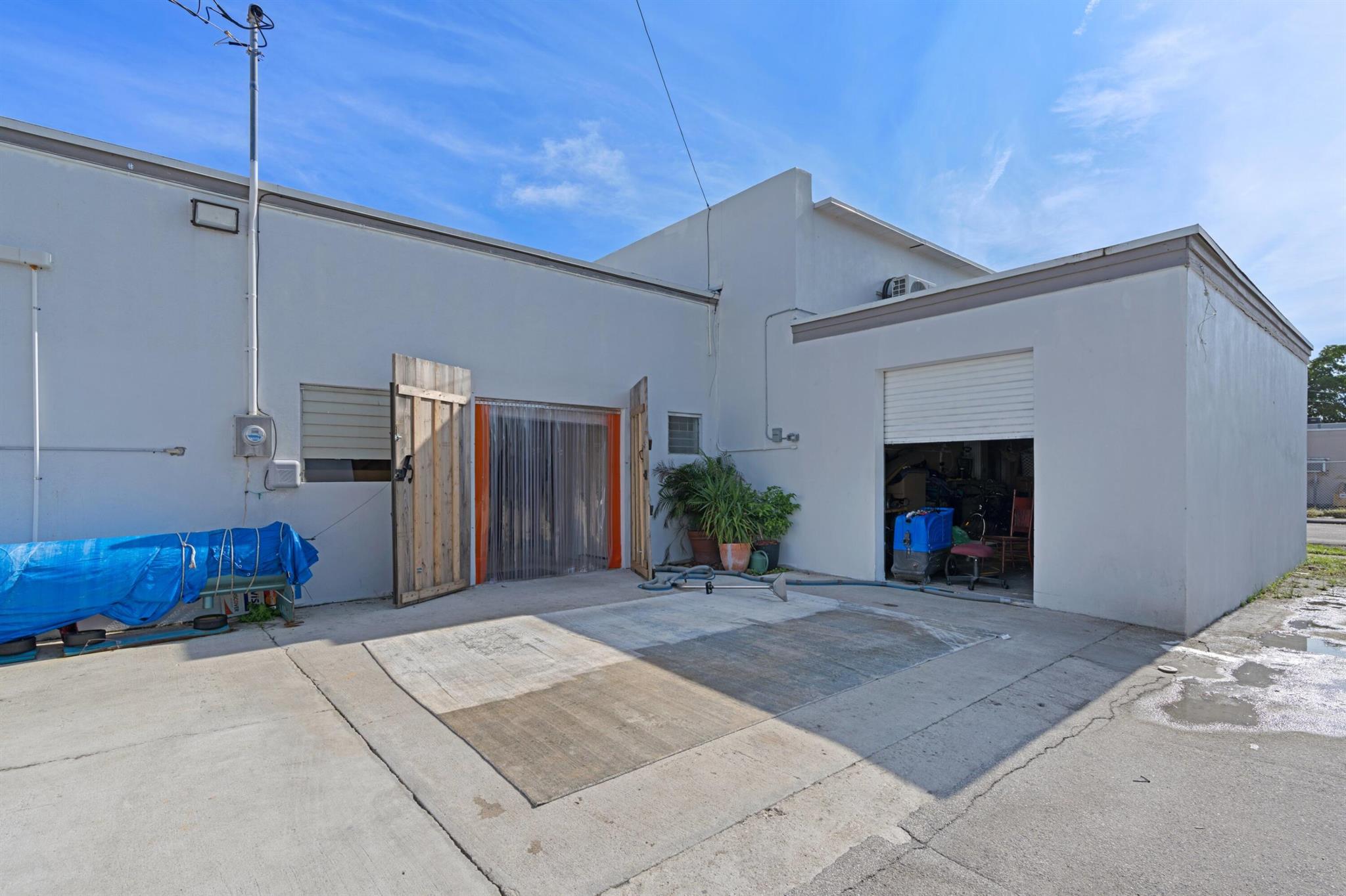 COLONIAL ESTS - Commercial Sale