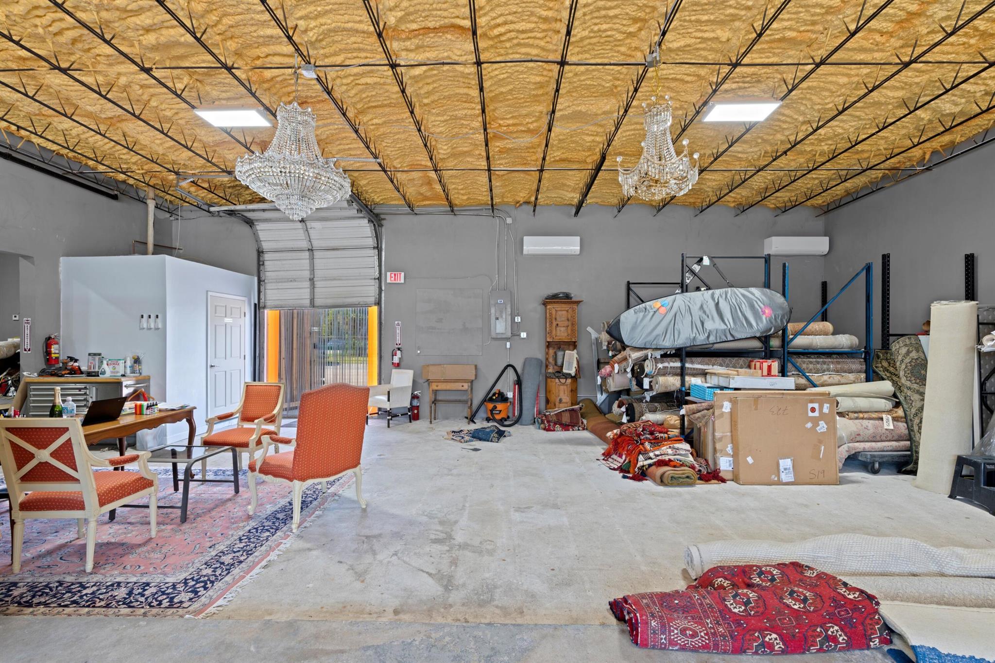 COLONIAL ESTS - Commercial Sale