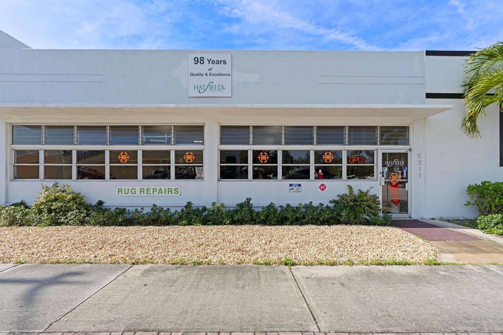 COLONIAL ESTS - Commercial Sale