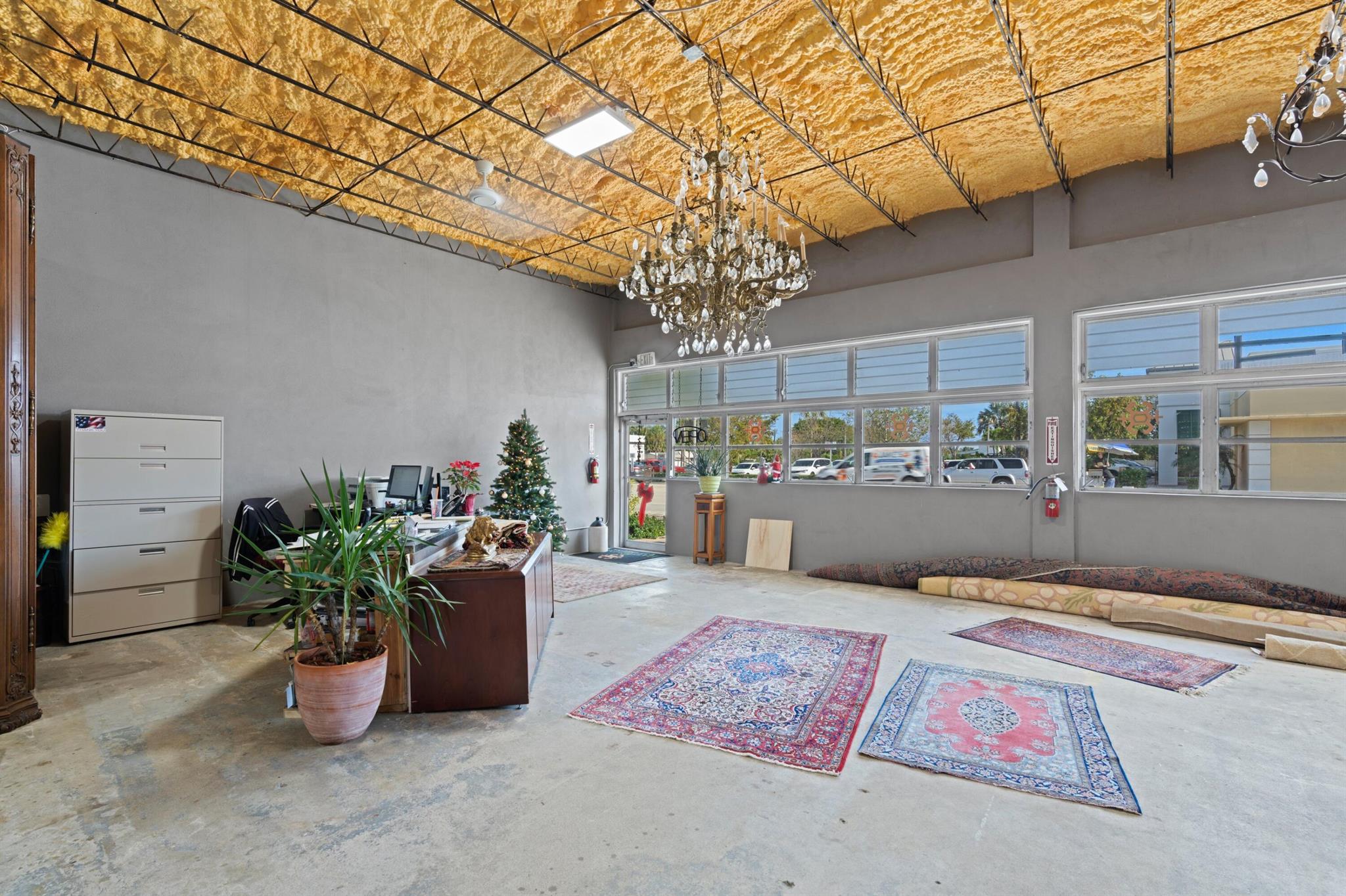 COLONIAL ESTS - Commercial Sale