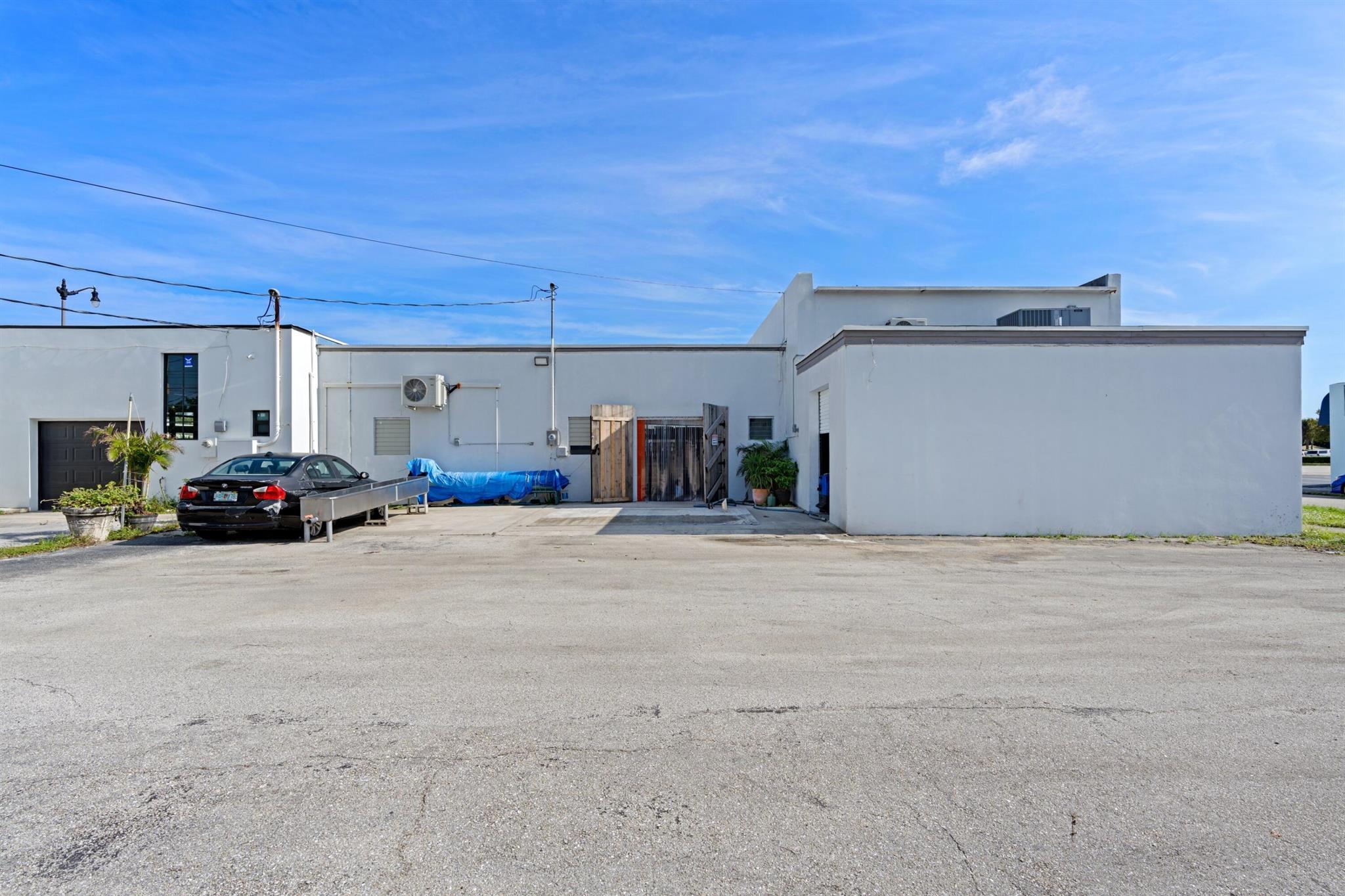 COLONIAL ESTS - Commercial Sale